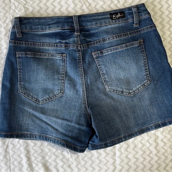 Pearl Shorts - Picture 2 of 3